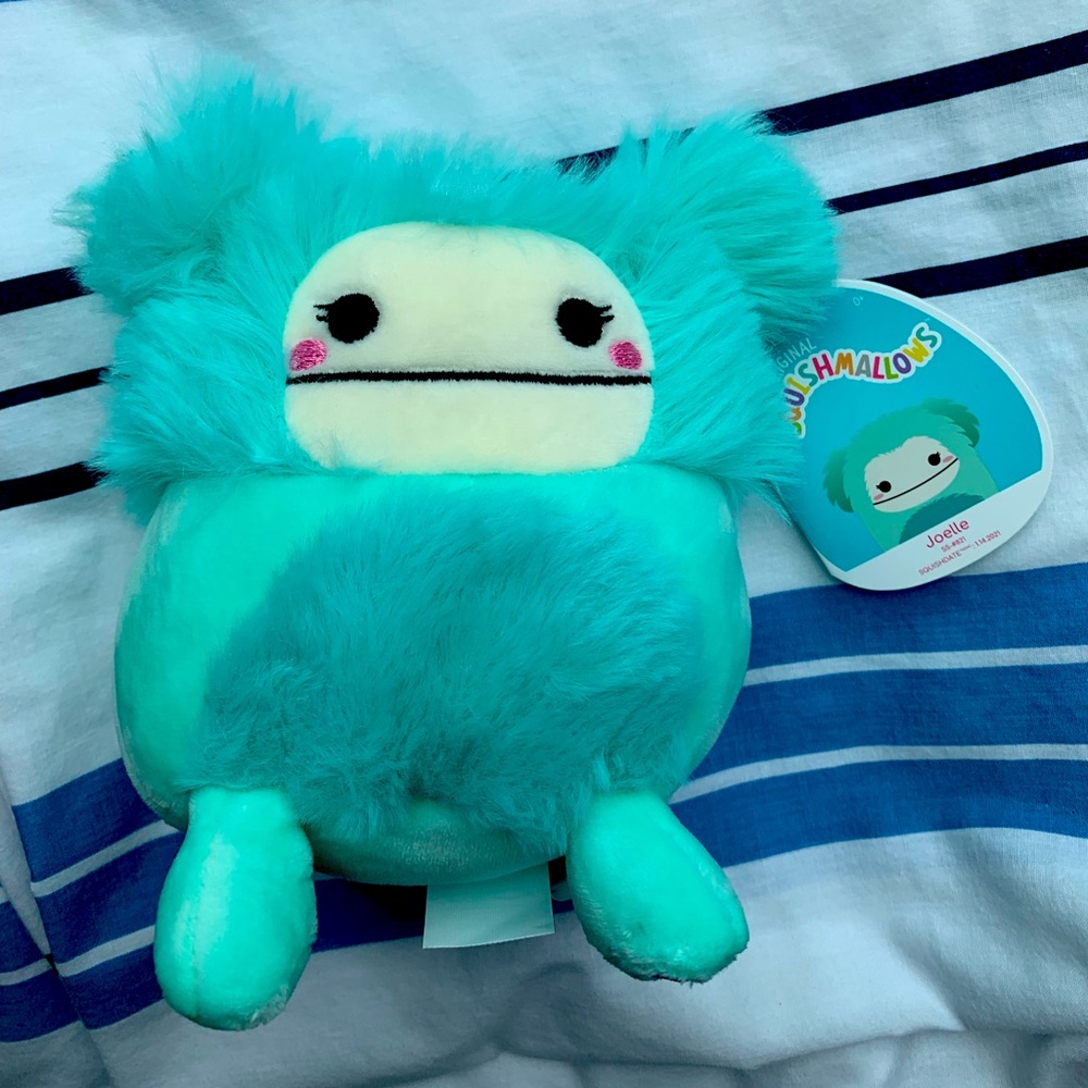 JOELLE Squishmallow - 5 inch Bigfoot